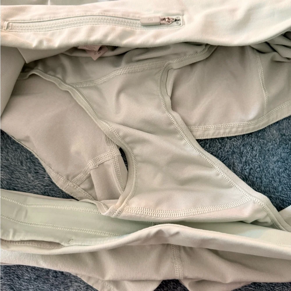 Lululemon Speed Up Low-Rise Lined Shorts 2.5" Size 14 - Picture 10 of 10